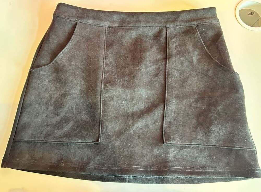 Honey Punch Black Suede Mini Skirt with Pockets Size L